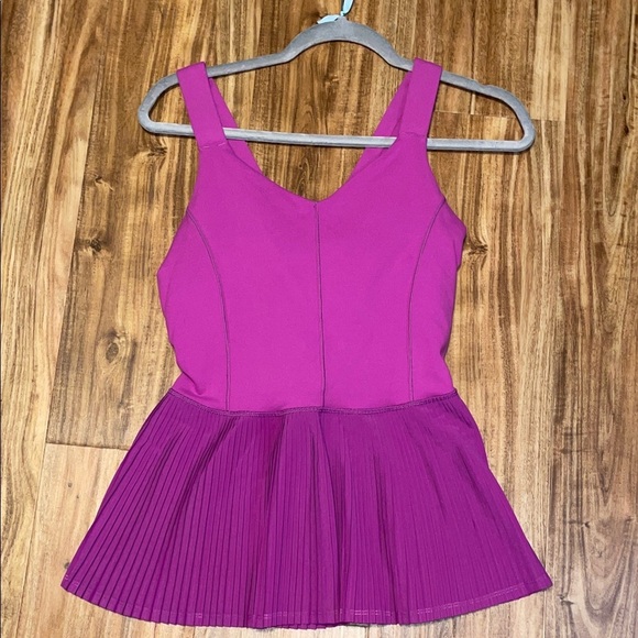 Lululemon women’s City Tank 10 Ultra Violet peplum pleated athletic Athleisure - Picture 4 of 8